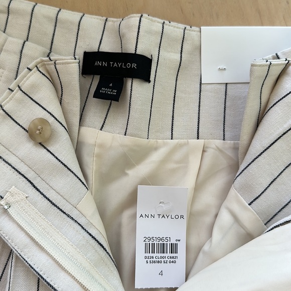 NWT Ann Taylor The Pinstripe Paperbag Short Size: 4  Regular Color: Ivory Multi - Picture 3 of 3